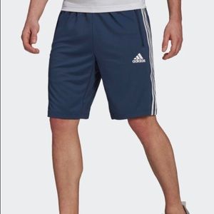 Men’s Adidas shorts size XL